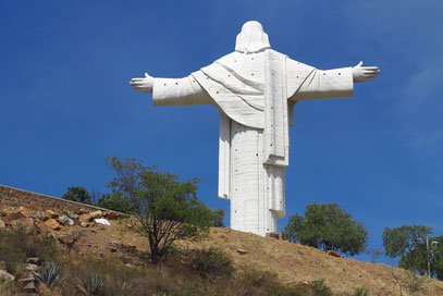 Segnender Christus auf dem Berg San Pedro