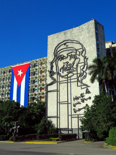 Innenministerium mit Portrait von Che Guevara