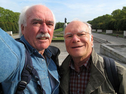 Zwei Freunde auf Streifzügen durch Berlin (Foto: Bernd Thyerlei)