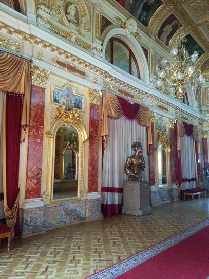 Spiegelsaal des Pausenfoyers