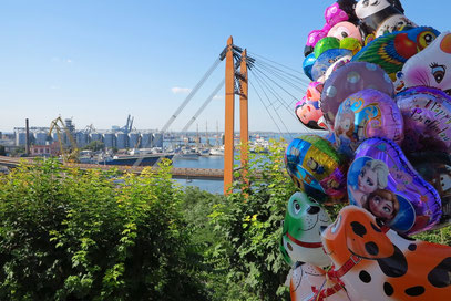 Blick von der Belvedere Kolonnade zum Hafen von Odessa