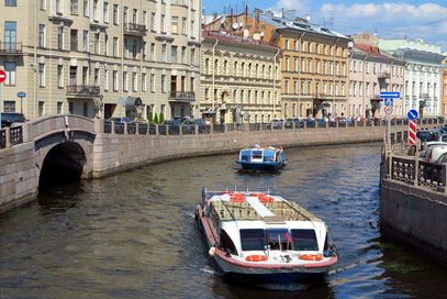 St. Petersburg mit den 42 Inseln wird "Venedig des Nordens" genannt.