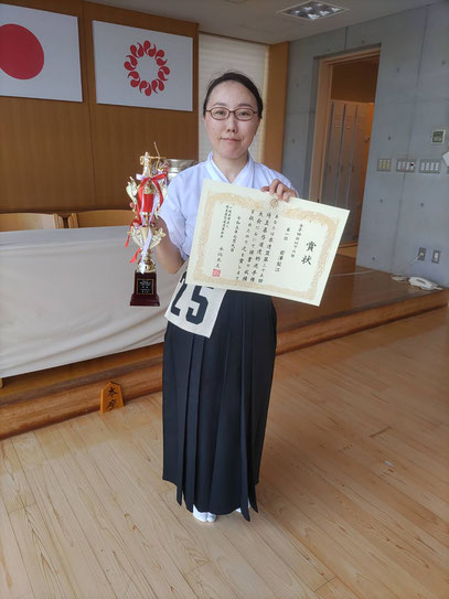 四段以下女子の部優勝の前澤選手