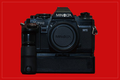 MINOLTA X-700 (hier mit Motor-Drive 1)