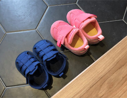 子の小さい靴はまるで置物のように可愛いです^^