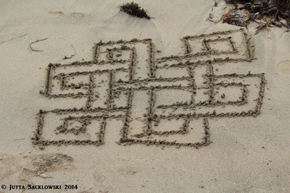 Keltischer Liebesknoten - am Strand in Irland entdeckt