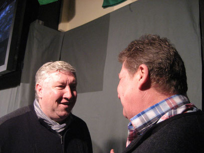 Dieter Schatzschneieder und Burghard Henze beim Fachsimpeln