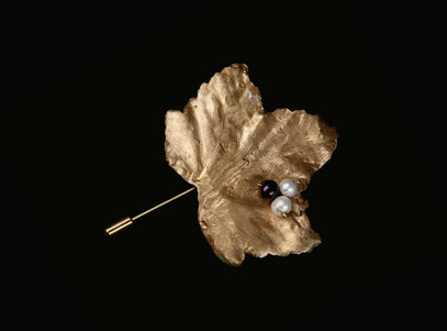 Gooseberry leaf broach, bronze, pearls and garnet