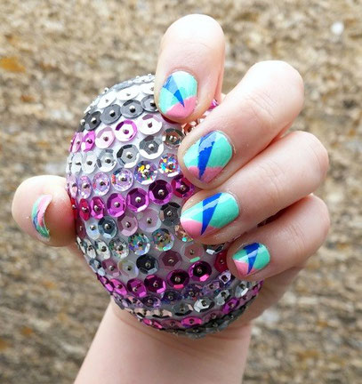nail-art-trio-asymétrique-LesAteliersDeLaurène