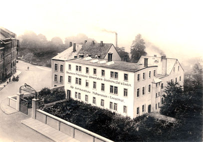 Das Fabrikgebäude der Gehäusefertigung in Hohenstein-Ernstthal 1920 [1] 