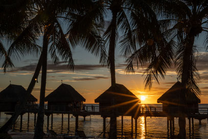 Manava; Moorea;