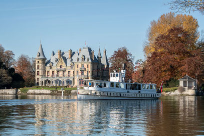 DS Spiez vor dem Schloss Schadau auf dem Thunersee