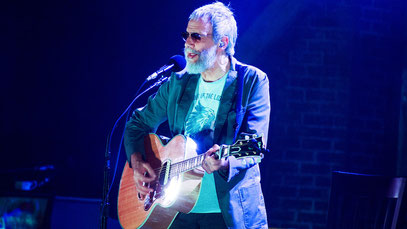 On Monday at New York's Beacon Theatre, Yusuf / Cat Stevens reintroduced himself to fans with two generous sets of anecdotes and classic songs.