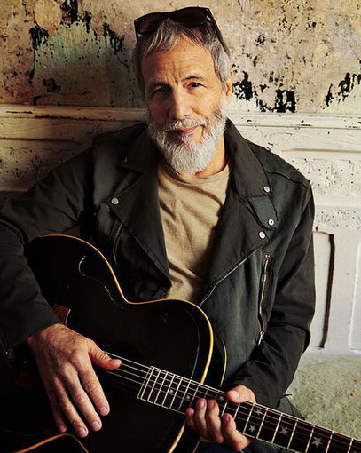 Sinnsucher mit schwarzer Gitarre: Yusuf