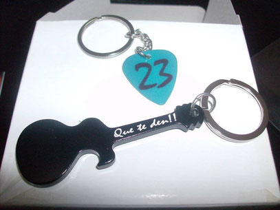 llavero guitarra personalizado