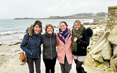 Une partie des organisatrices du premier bain de l’année à Landunvez, Soraya Moal, Hélène Caugant, Dorothée Boulic et Mélanie Jézéquel (de gauche à droite).