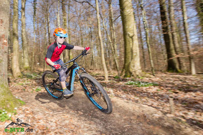 Mit dem passenden e-MTB können Kinder auf die Trails