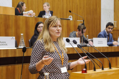 Frau Mag.a Eva Kern im Parlament