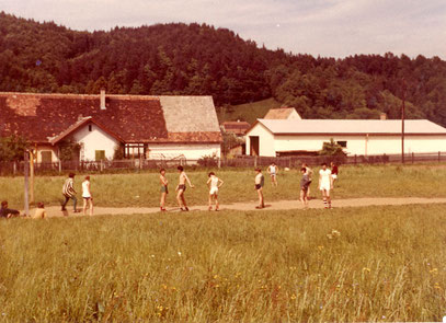 Heimkinder beim Fußballspielen 1972