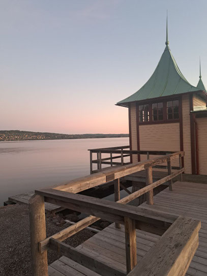 Die Ruhe am See genießen.