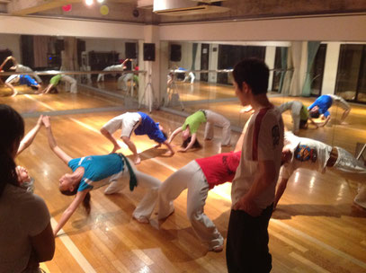 新宿区高田馬場 仕事帰りのカポエイラ(カポエラ、capoeira)教室