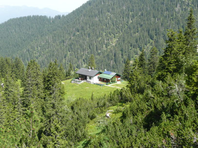 Die Hochlandhütte beim Aufstieg zum Predigstuhl