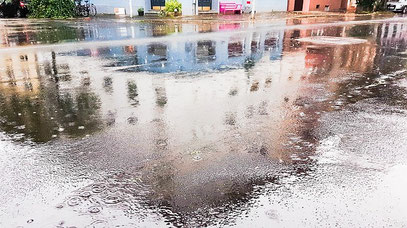 Hausbau - Wetter - Bodenplatte - Sockel - Fachwerkhaus - Steinhaus - Holzhaus - Fertighaus -Gartenhaus - Starkregen - Hauskauf - Haus kaufen - Bauen - Schnee - Wasser - Wasserschäden