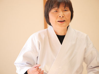 井原みさ子指導員の笑顔