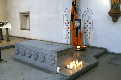 Kolpinggrab in der Minoritenkirche zu Köln