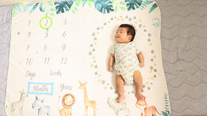 子供、赤ちゃん、生後二か月、お寝相アート、ポーズ、写真フリー素材　Children, babies, two months old, sleeping art, poses,