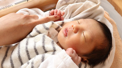 子供、赤ちゃん、新生児、手、指、冬、寝てる、睡眠、写真フリー素材child, baby, newborn,hand, finger,winter, sleeping, sleep,