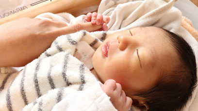 子供、赤ちゃん、新生児、手、指、冬、寝てる、睡眠、写真フリー素材child, baby, newborn,hand, finger,winter, sleeping, sleep,