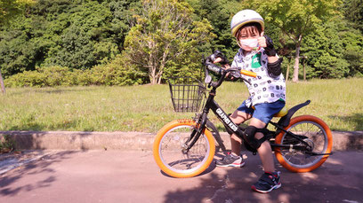 子供、晴れ、公園、山、ピクニック、自転車、練習、写真フリー素材　children, sunny, parks, mountains, picnics, bicycles, practice,