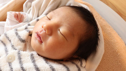 子供、赤ちゃん、新生児、冬、寝てる、睡眠、写真フリー素材child, baby, newborn, winter, sleeping, sleep,