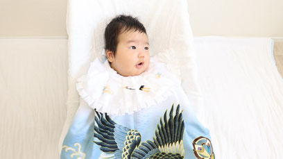 子供、赤ちゃん、着物、生後二か月、お宮参り、記念写真、写真フリー素材　Children, babies, kimonos, two months old, shrine visits, commemorative photos,