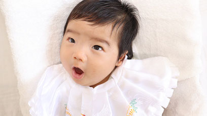 子供、赤ちゃん、着物、生後二か月、お宮参り、記念写真、写真フリー素材　Children, babies, kimonos, two months old, shrine visits, commemorative photos,