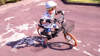 子供、晴れ、公園、山、ピクニック、自転車、練習、写真フリー素材 children, sunny, parks, mountains, picnics, bicycles, practice,