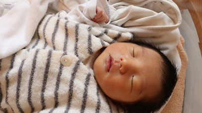 子供、赤ちゃん、新生児、冬、寝てる、睡眠、写真フリー素材child, baby, newborn, winter, sleeping, sleep,