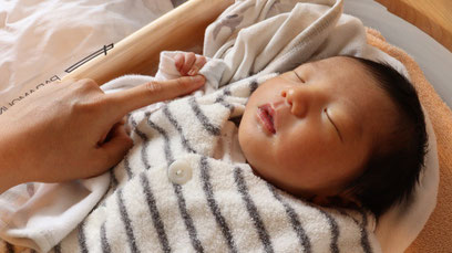 子供、赤ちゃん、新生児、手、指、冬、寝てる、睡眠、写真フリー素材child, baby, newborn,hand, finger,winter, sleeping, sleep,