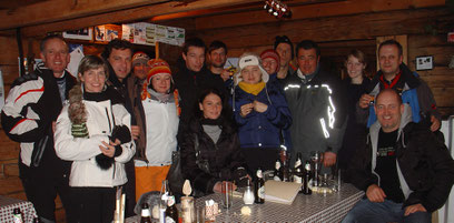 Rodelparty von Piloten auf der Innerhofer Alm in Weissenbach Südtirol
