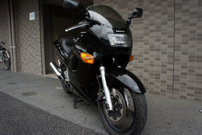 このＺＺＲ２５０の一番イケメンな角度！！(笑)実は、この後走りましたら、アイドリングが少し不安定(笑)