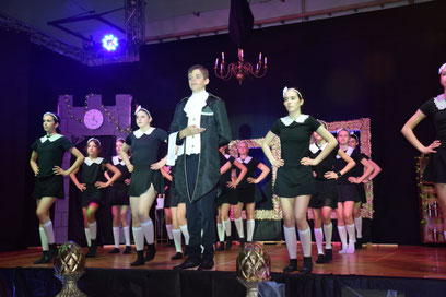 Schüler und Schülerinnnen beim Musical Spuk beim Schlosskonzert