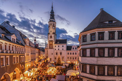 Untermarkt Görlitz mit Verkaufsständen und weihnachtlicher Atmosphäre zum Christkindelmarkt.