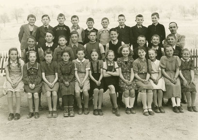 Oberschule 1948: Die Jahrgänge 1937 und 1938 mit Lehrer Arthur Hort