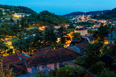 Vals à la tombée de la nuit, vue depuis les gîtes
