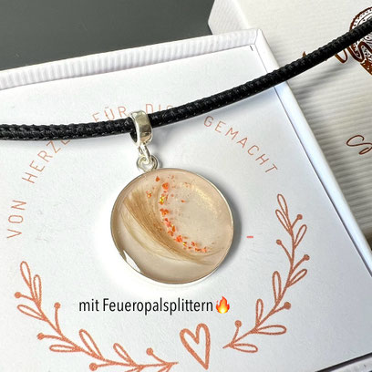 Anhänger aus Silber  mit erster Haarlocke und Edelsteinsplittern