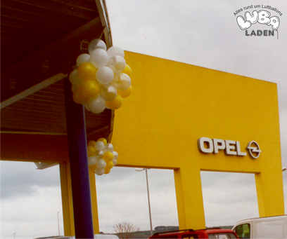 Latexballon zu Kugeln gebunden Ballon Bamberg Opel