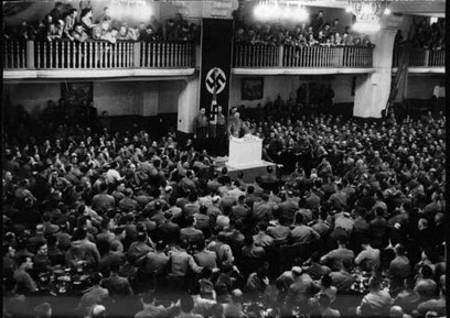 Hitler holder tale for nazi-bevægelsens "gamle kæmpere"