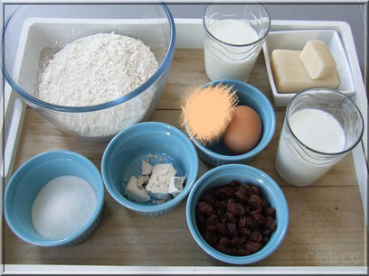 Ingrédients pour la recette de la tarte briochée au lait d'amande et aux raisins secs