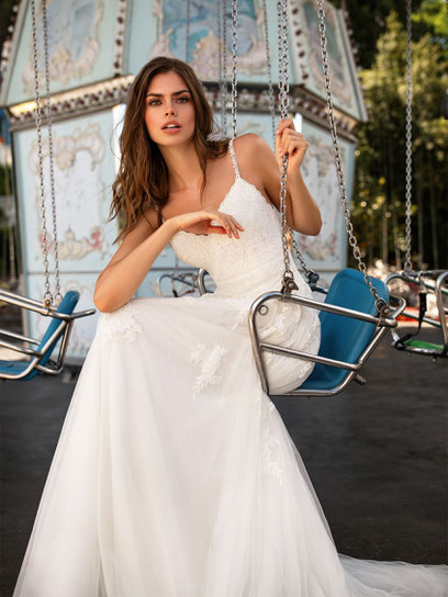 Die Besondere Mottohochzeit Mode Fur Braut Brautigam